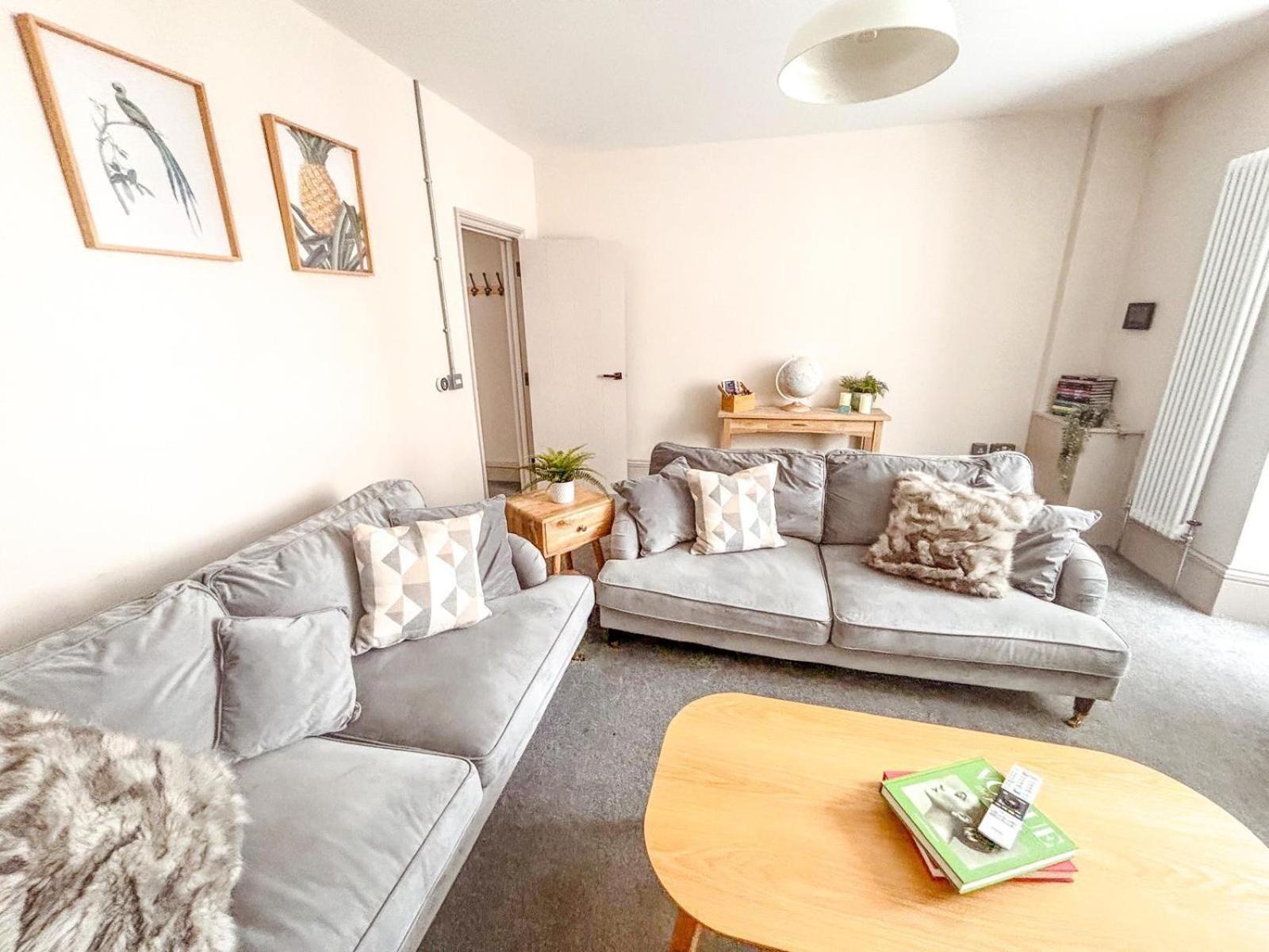 Oxford Street Grand Apartment- Free Evening Parking เซาธ์แธมป์ตัน ภายนอก รูปภาพ